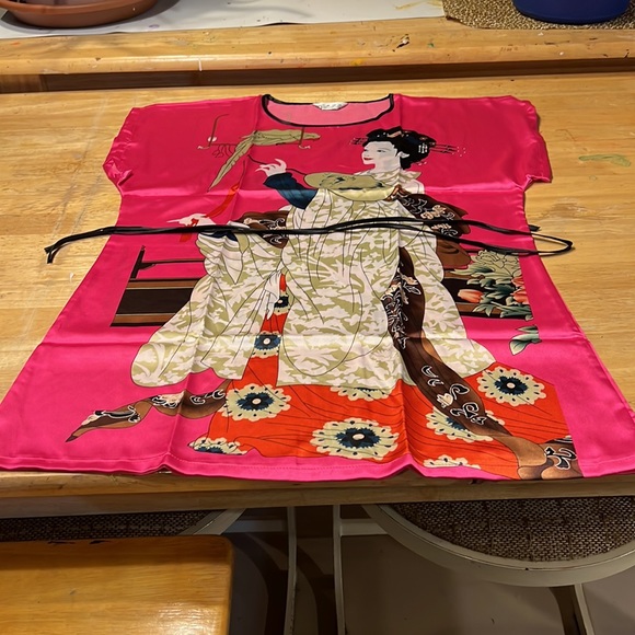 Beautiful never worn Pajama top bought in Japan. Made of silk very pretty. . - Picture 4 of 7